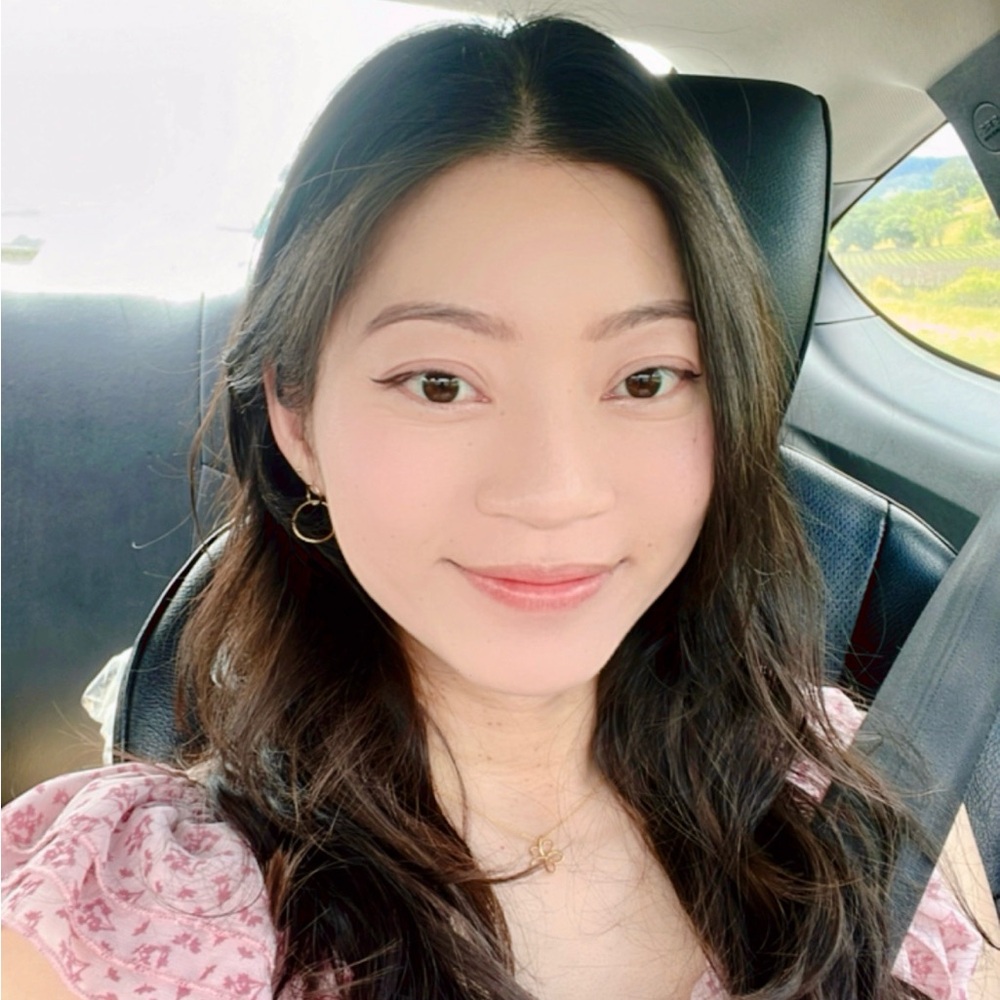 Meet your Posher, Adrienne